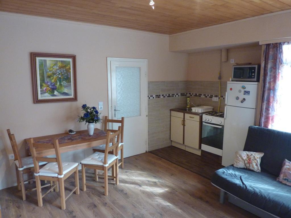 Vadasztanya Apartmanhazak Siofok Bilik gambar